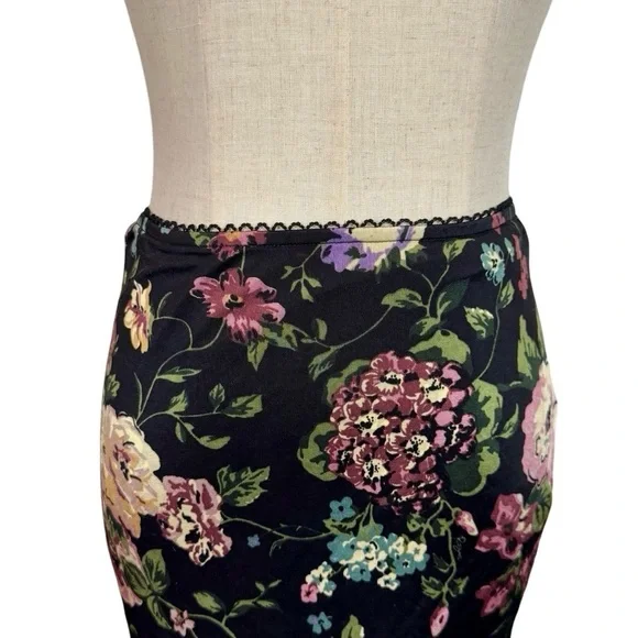 Rouje Paris 2 pc Set: Sade Wrap Top & Caro Skirt in Jardin D'Atomne Noir 34/US2 - Picture 9 of 16